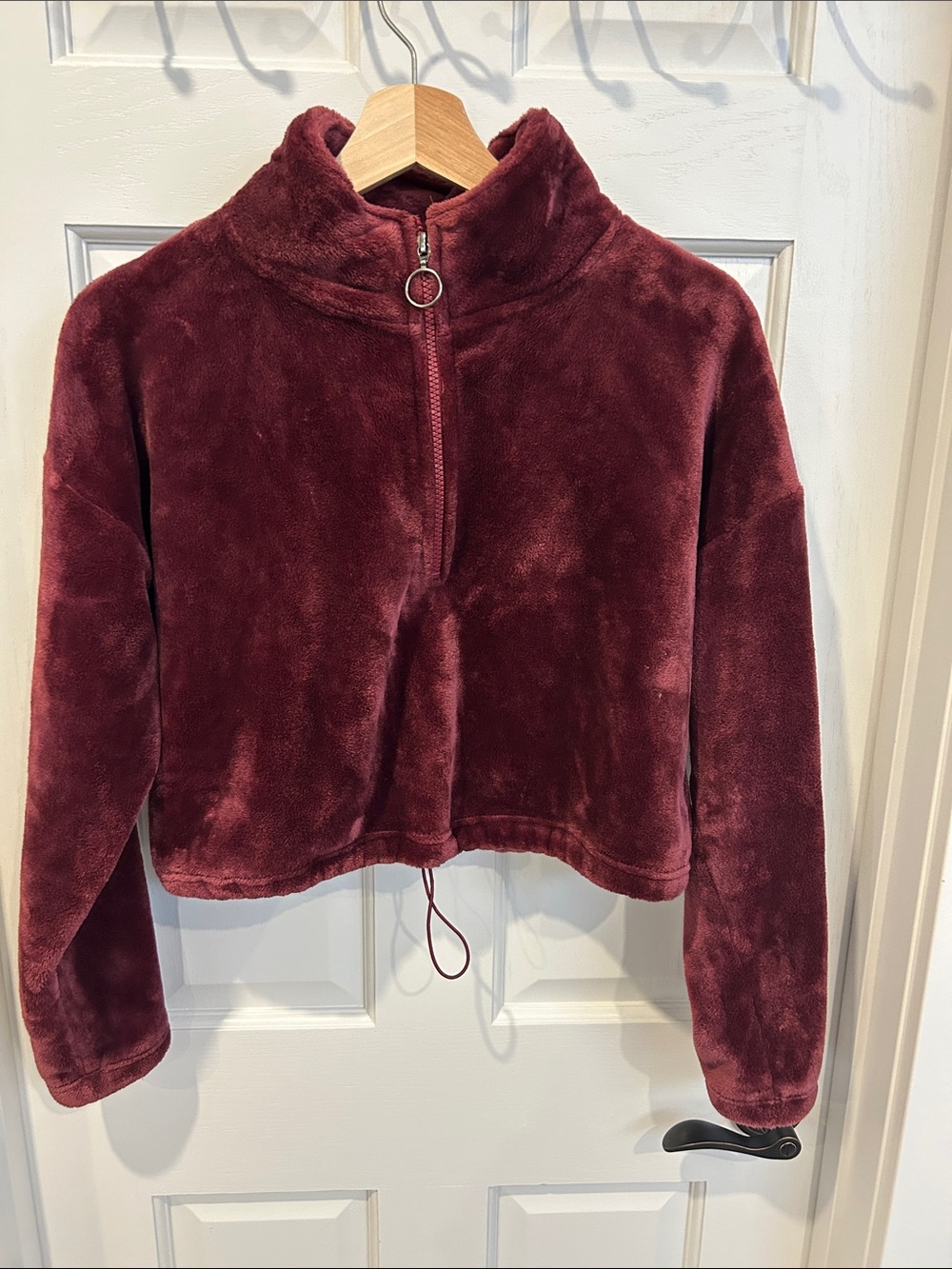 Streetwear Society Plush Half-Zip Cropped Jacket in Burgundy